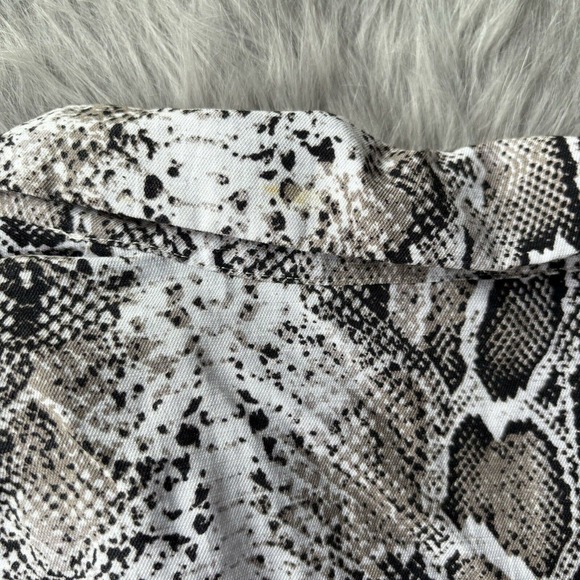 Chicos Cardigan Sz 1 Medium Open Front Snake Print 3/4 Sleeve Black White Casual - Picture 5 of 9